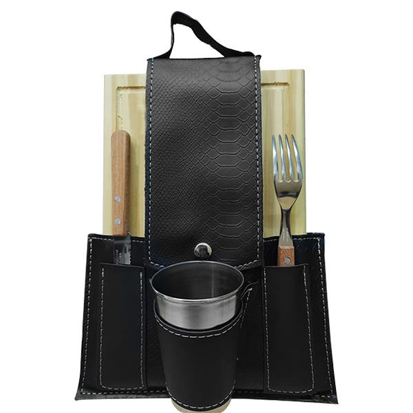 SET DE ASADO- ECOCUERO INCLUYE PLATO DE MADERA, CUBIERTOS Y VASO CUE343L