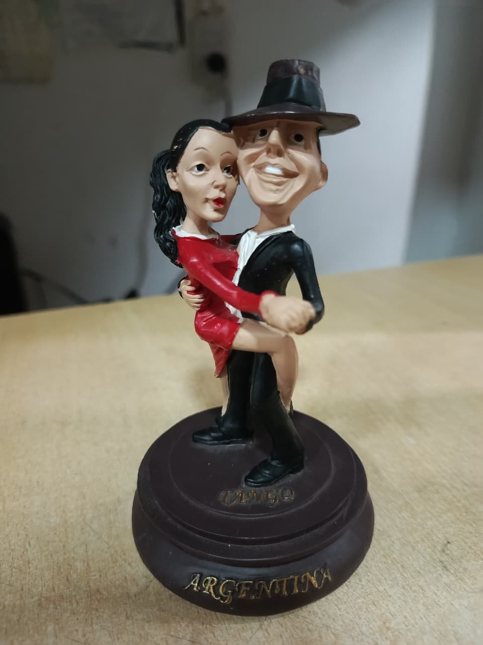 PAREJA DE TANGO W/BASE 9CM -EXC1001